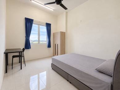 Cozy Middle Room for Rent @ The H20, Jelutong.