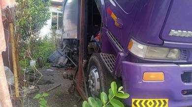 Lori Sampah / Garbage Truck