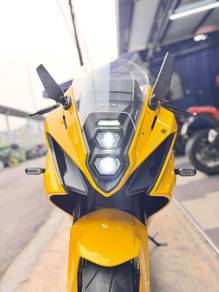 SUZUKI GSX-8r