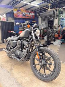 HARLEY DAVIDSON Iron 883