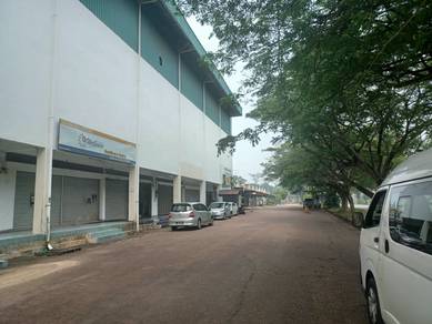 Taman Sri Kluang Shop Lot with Tenant of Sale!!