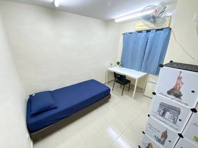 Middle Room 🏠 with Private Bathroom 🛁 for Rent at Subang SS15