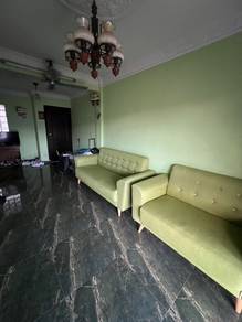 Master Bedroom Dahlia Apartment Pandan Indah