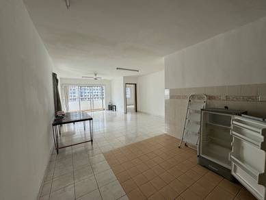 Flora Damansara Block E Corner Big Unit 1000sqf 3+1 Room Mid Floor