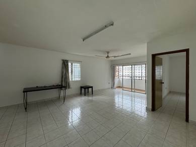 Flora Damansara Block E Corner Big Unit 1000sqf 3+1 Room Mid Floor