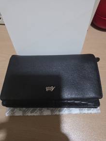Wallet with zip