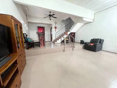 Island Glades, Greenlane For Sale | Double Storey Terrace House