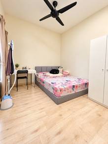 Fully furnished Middle Room (Female tenant only)