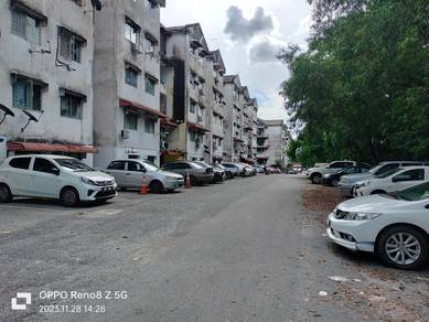 Apartment For Sale at Amber Court Kepong, near shops, easy access