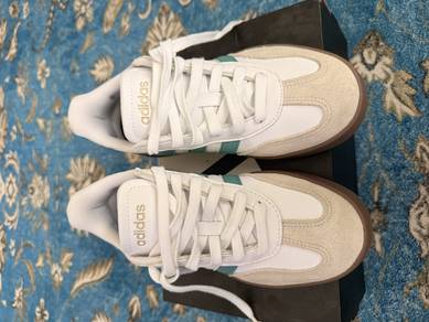 Combo: Adidas Barreda + Vincci We Bare Bears