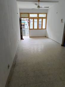 Mahsuri walk up apartment same carpark level,no need to climb staircase,available November 26