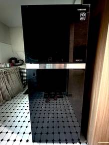 Peti Ais Samsung Inverter 2 Pintu – Black Glass