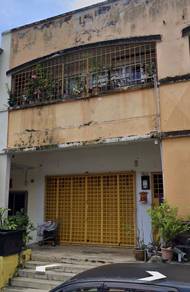 Ground floor shop for rent