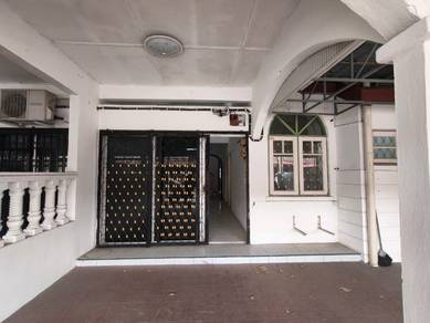 Menglembu Impiana Adril / 1.5 Storey Terrace House For Sale