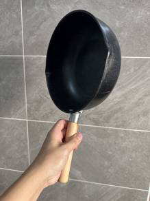 Black Wok Pan with Wooden Handle