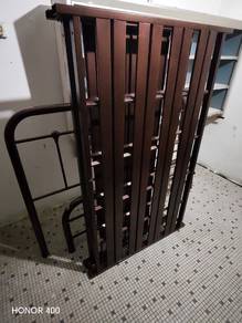 queen bed frame metal