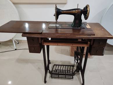 Antique Singer 1965 Sewing Machine