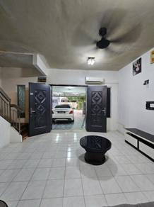 New Paint Renovated 2-storey Landed @ Sp 6 Property Near Mahsa