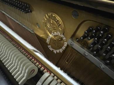 Yamaha Upright Piano U1E