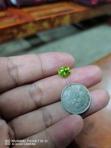Permata peridot 2.43 carat