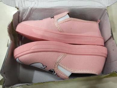 Pink baby girl shoe