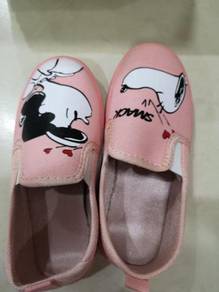 Pink baby girl shoe