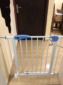 Door blocking, child baby safety gate