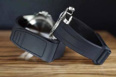 R Black Velcro Rubber Watch Strap