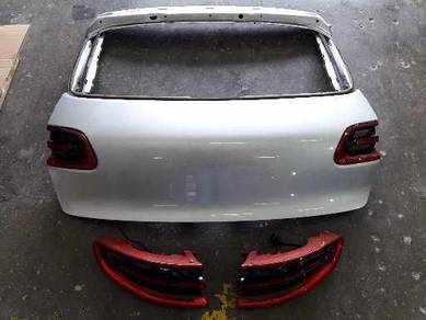 Porsche Macan 95B.1 rear trunk bonet used