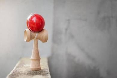 Professional kendama (red)