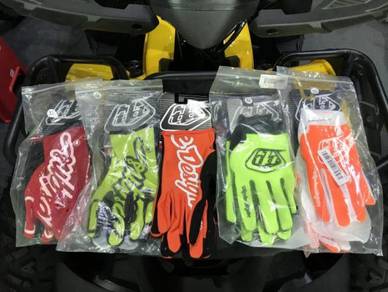Assorted Mx gloves offroad equipment