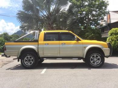 Toyota Hilux Vs Mitsubishi Strom Carigold Forum