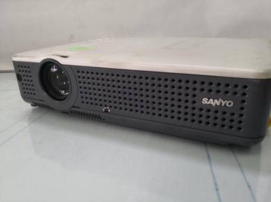 Sanyo projector secondhand 3000lumen untuk jual