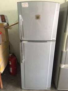 Refrigerator Peti Fridge 2 Pintu Toshiba Freezer