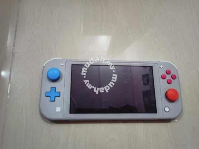 does the nintendo switch lite zacian and zamazenta edition come with the game