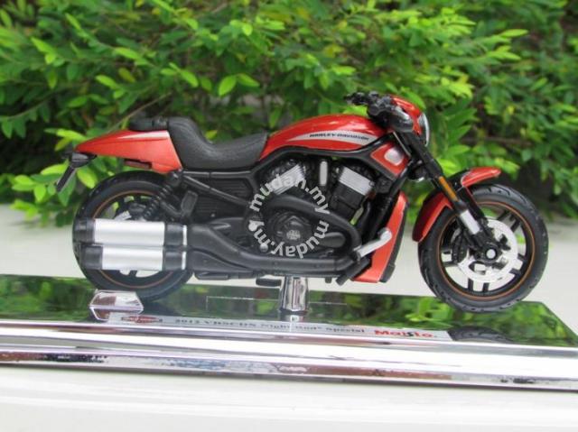 Maisto 1:18 Harley Davidson 2012 VRSCDX Night Rod Special Bike Motorcycle Black 