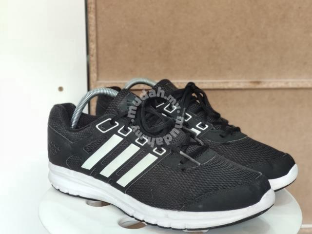 kasut running adidas