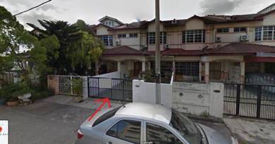 AUCTION) 3 Storey Terrace Walking Distances To Shamrock Beach 